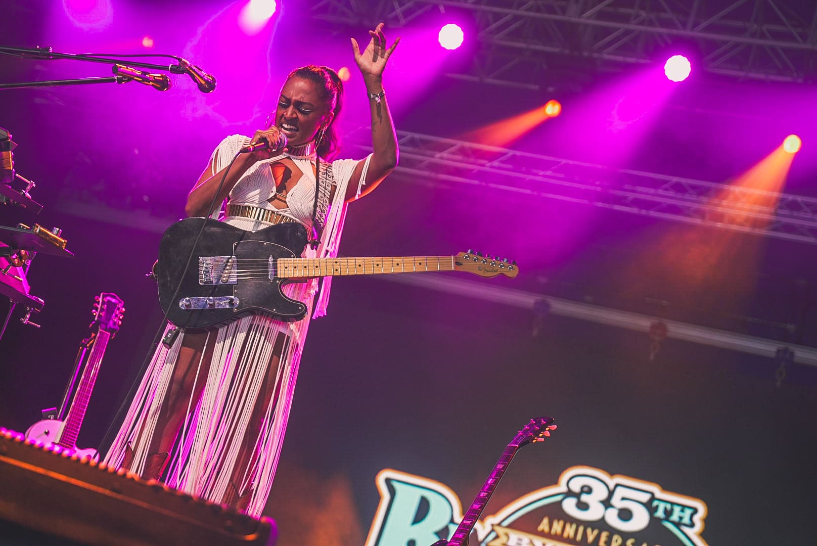 ROSHANI-Soirees-by-Staytime-on-stage