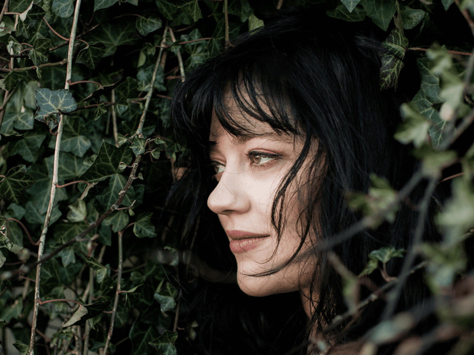 Lauren Azar - 1600 x 1200 px